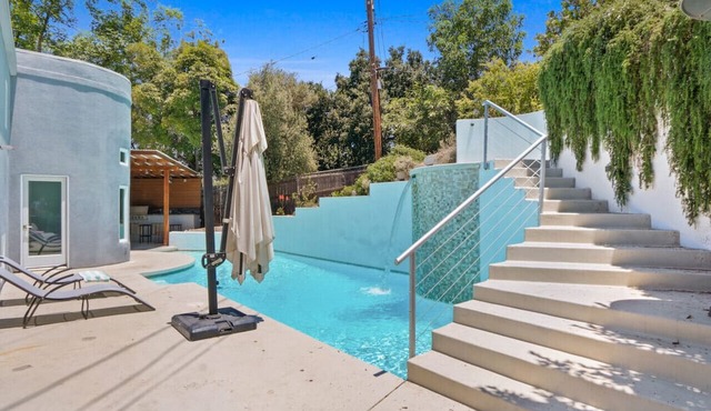 Alluring Grand Vista with Pools & King Beds