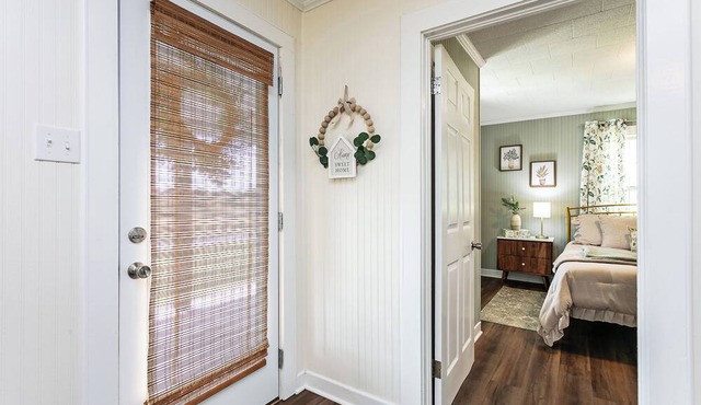 Cozy home!!16 minutes from Markers Mark distillery and log still distillery.