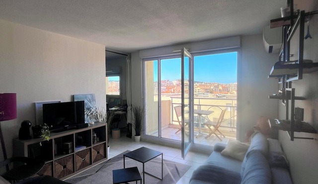 Le Tarpin Well air-conditioned, Parking & Balcony