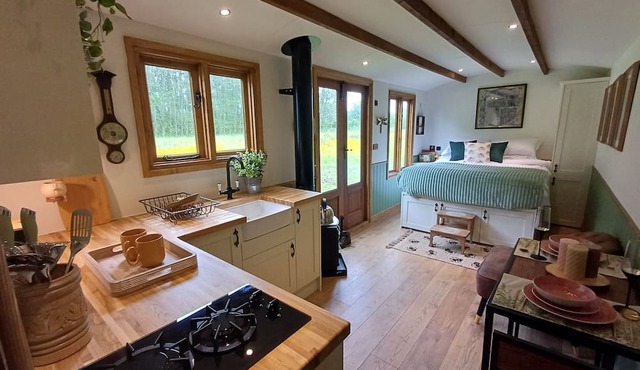 Luxury Retreat with Hot Tub near York -Adults Only