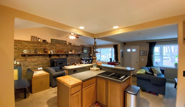 Cozy home in idyllic Tall Timbers just a short walk to the Potomac River!