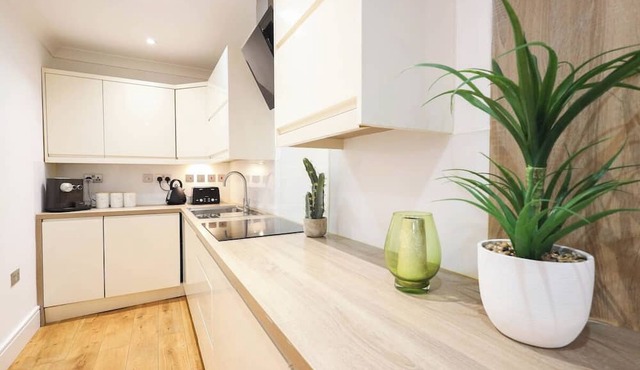 City Centre, Spacious, Ensuite, Smart TV, Sofa Bed