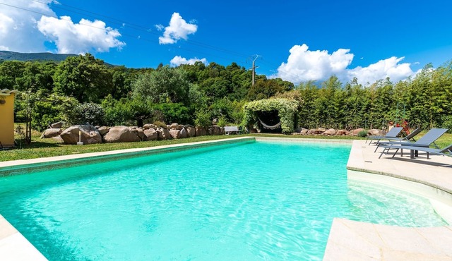 Paravano - maison climatisée avec piscine