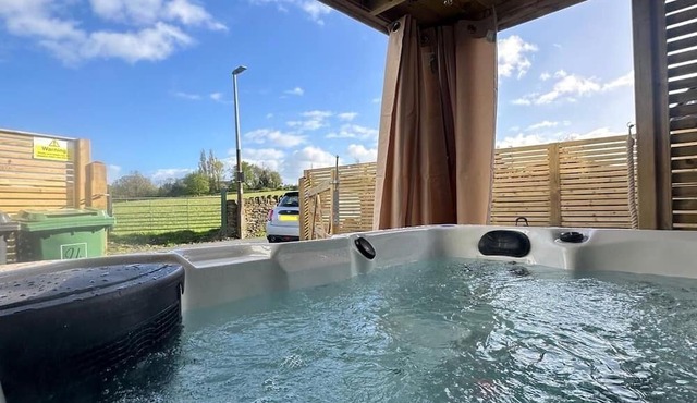 Spa Garden Cottage - Hopton Hall