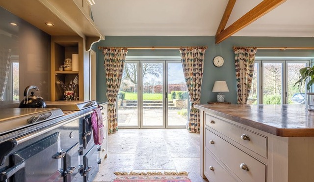 Beautiful and spacious period home in Somerset, 10 minutes from Glastonbury