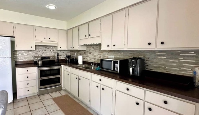 Two Bedroom Fully Furnished with Amenities. 1 Car Garage.