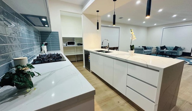 Brand New 4 x Bedroom Spacious Holiday Home in Melbourne West