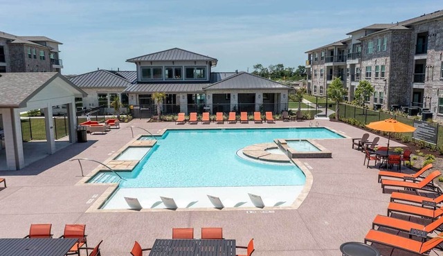 Seaside Serenity near Galveston with pool & Parking
