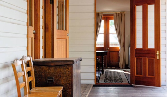 Maddies is delighful country home built in the 1800's. Pet friendly!