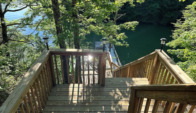 Amazing retreat at Sunset Shores on Douglas Lake with boat dock. Pet Friendly!