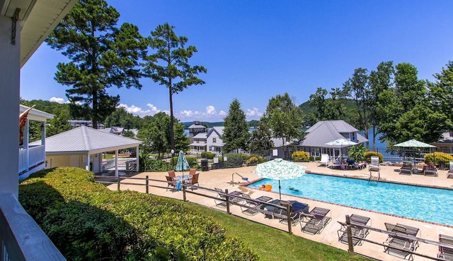 House #12 Sweet Home Alabama ( pet friendly) Pool View