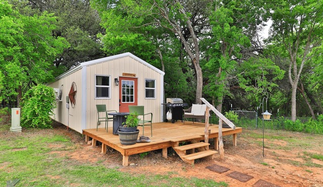 Cozy 1 bd cabin "The Cowboy", on Christmas tree farm near Perini Ranch