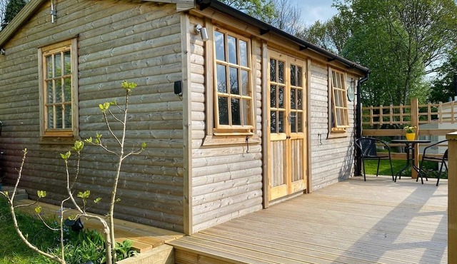 Cosy cabin for two in the Peak District