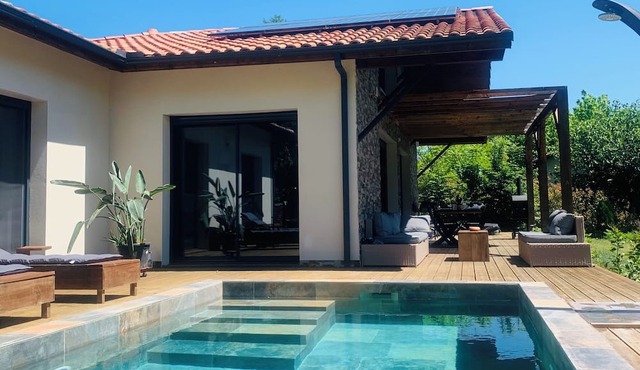 Maison de Vacances Design Avec Piscine Chauffée et Spa