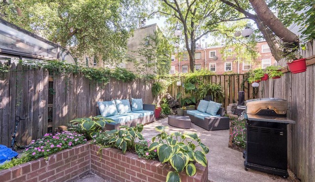 Centrally Located La Casa Blanca Townhome-15 min walk to Philly Attractions!