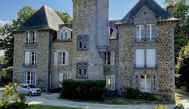 Holiday Home 'Cottage Pleudihen-Sur-Rance' with Private Terrace and Private Garden