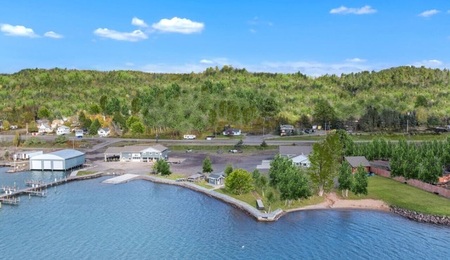 Cabins 3 & 4 - Pontoon boat, snowmobile rentals available next door!