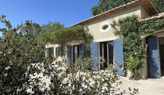 Villa des papillons, at the foot of Massif des Alpilles