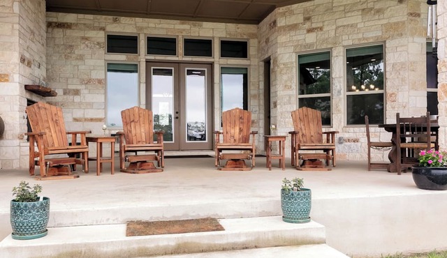 Porter Haus: Rosewood | 1/1 King Suite, Breakfast Provided