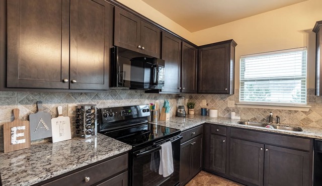 Luxurious 4-Bedroom Retreat with 5-Star Amenities