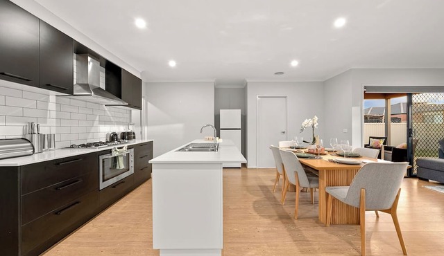 Welcome to our family-friendly and cozy Ballarat Bliss Airbnb.