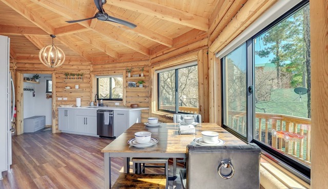 Cabin w/Views, 3 Mi to Mount Lemmon Ski Valley!