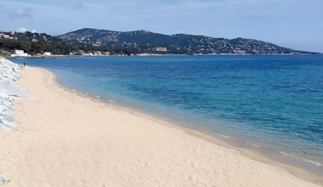 Appartement à 50 M de la Plage Climatisation, Wifi, Piscine