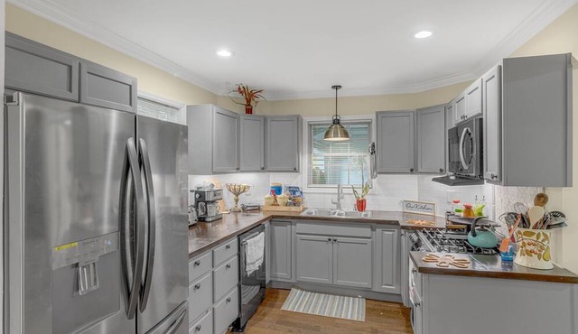 3 bedroom 2:5 bath whole house and backyard Spartanburg, SC close to downtown