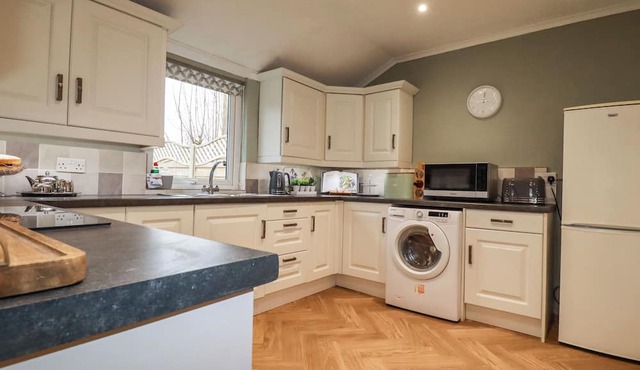 ALWAYS, pet friendly, character holiday cottage in Five Lanes