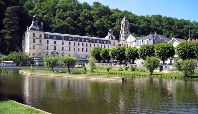 Magnificent Guest House with gym and indoor pool