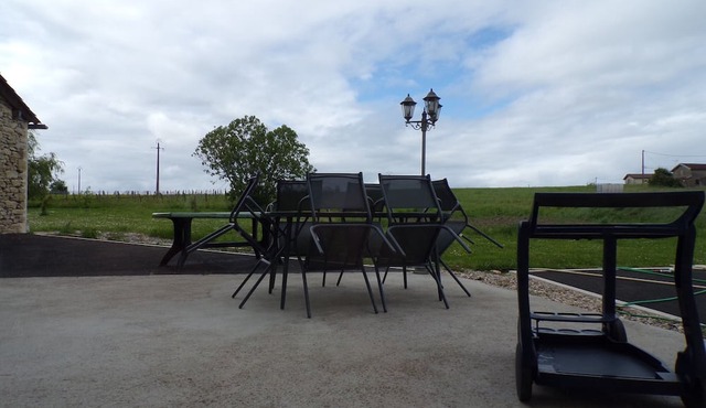 Holiday Home 'Gîte La Grange' with Shared Pool, Private Terrace and Air Conditioning