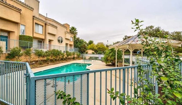 Never China town. Spacious townhouses, Swimming pool