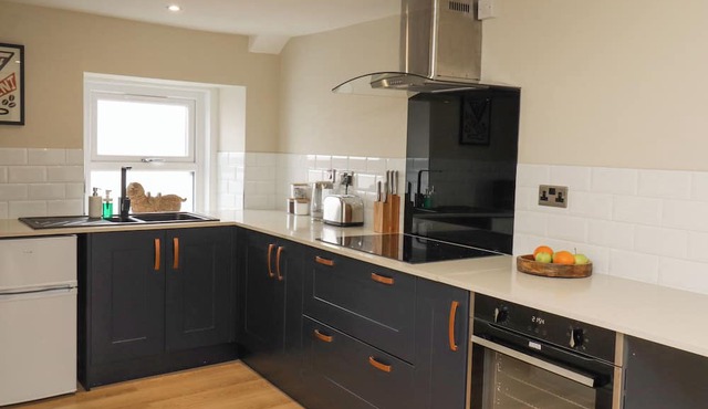 HADRIAN SUITE, family friendly, with a garden in Wark