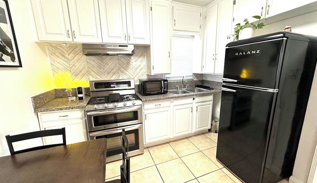 Modern Apartment near Disney & LA