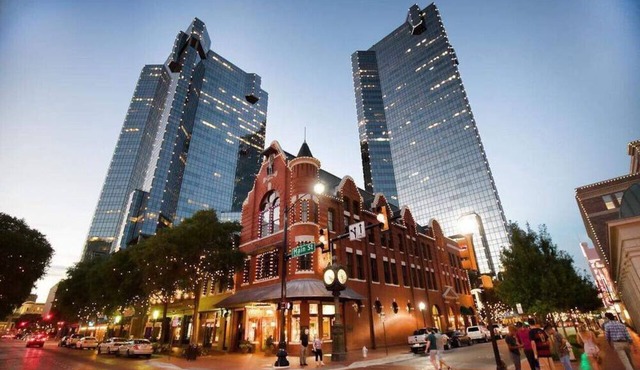 Cityscape Charm Apt 2BR FREE Prkng 5MinDwnTwnFtW
