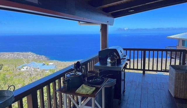 Serenity Hale on Kona Coast with spectacular ocean view