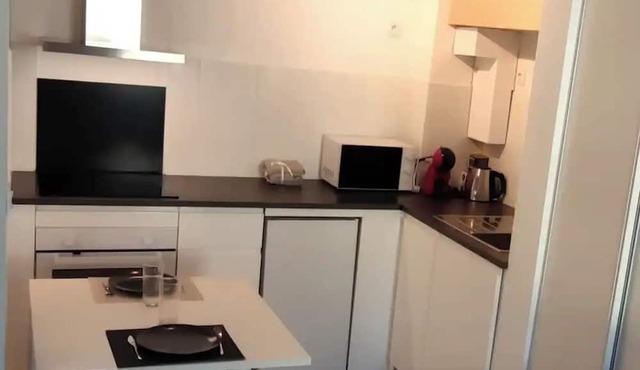 Complete accommodation for 2 people, independent access, separate bedroom.