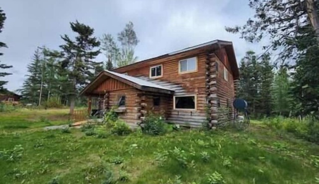 Spruce House: 8 Bedroom Log Home