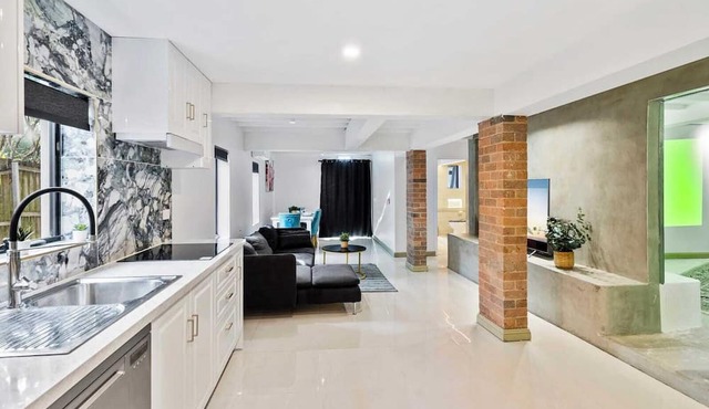 Unit in Inner Brisbane with Movie Room and Parking