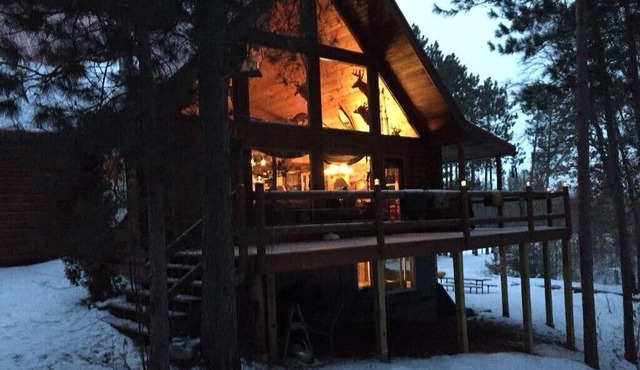 Private Cabin in the Woods.on a Lake. Family and Dog Friendly