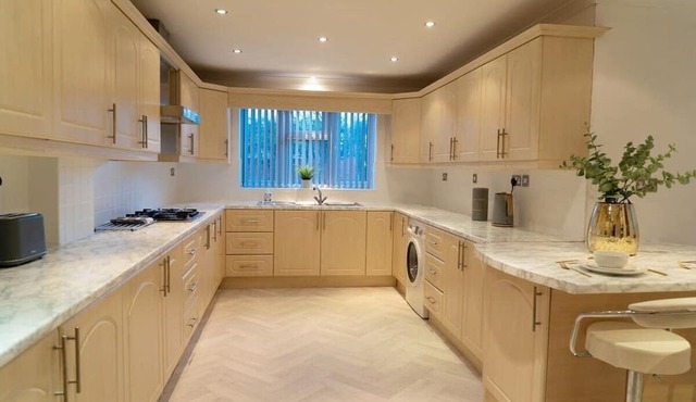 Solihull 5 Bed Home near NEC/Bham airport/JLR/HS2