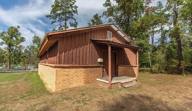 Escape to Bundick Lake: Your Charming Cabin Retreat Awaits