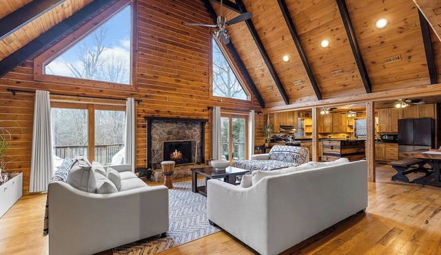 Spacious Stafford Cabin w/Grills & Fire Pit!