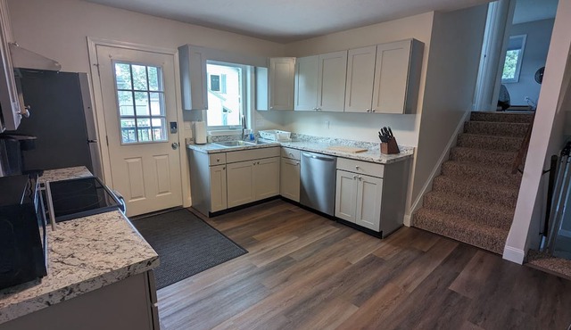 Spacious 3 BR Home 5 mins from UVM w/Free Parking