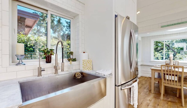 Relaxing retreat with washer/dryer & cable