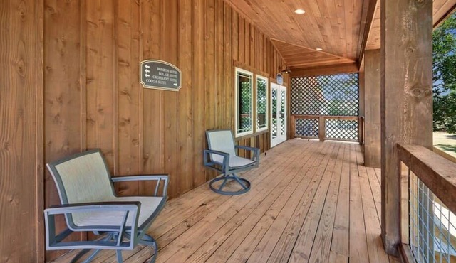 New Spacious Farm Retreat - The Cocoa Suite