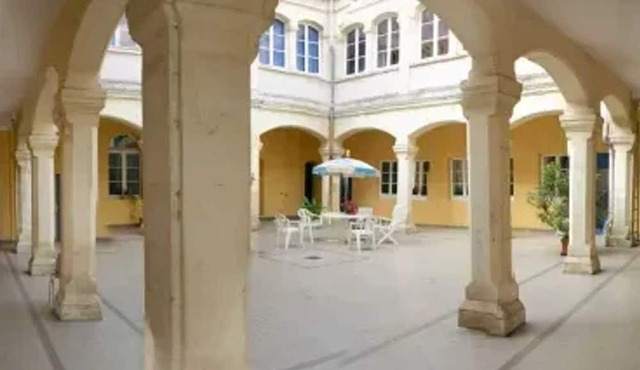 Homerez - Apartment in Roucy with garden