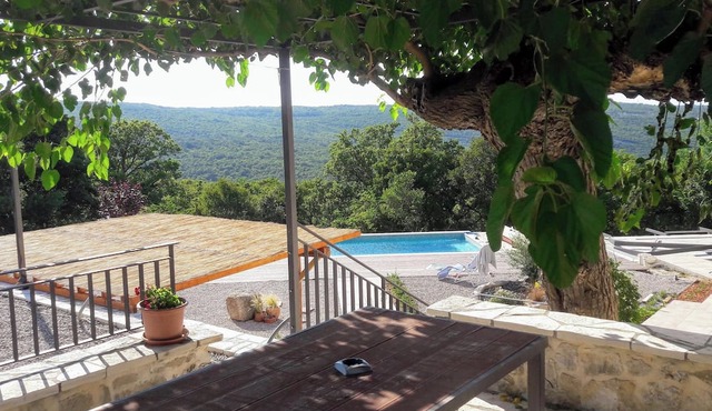 Homerez - Elegant Villa in Ripenda Verbanci with Pool