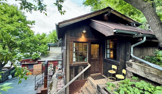 Eldo Chalet-Mountain tiny-home w/ crazy access to Eldo Canyon St. Park & Boulder