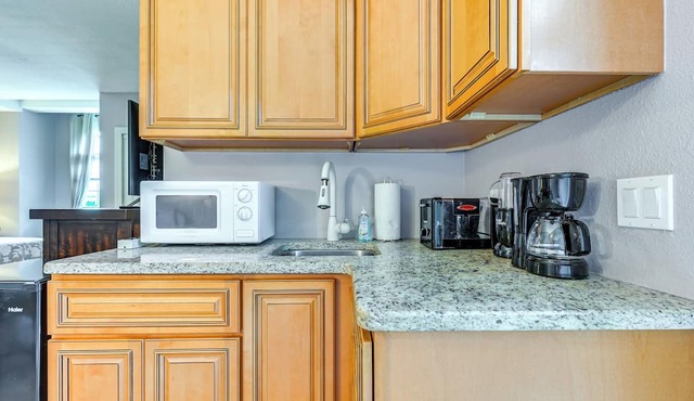 Cozy Odessa Studio Rental, 9 Mi to Beach Park!